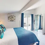 Casa Dina
